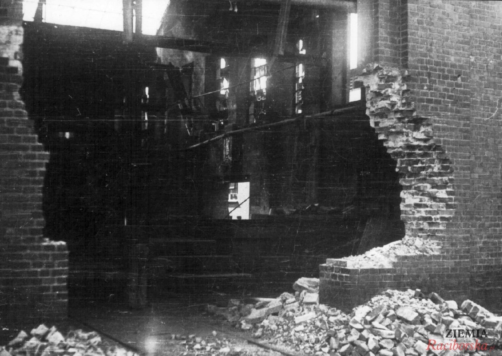 Zdjęcie w galerii na portalu naszraciborz.pl: Tak będzie ze wszystkimi! Sowieckie zbrodnie w Raciborzu 1945 r. wiadomości z regionu