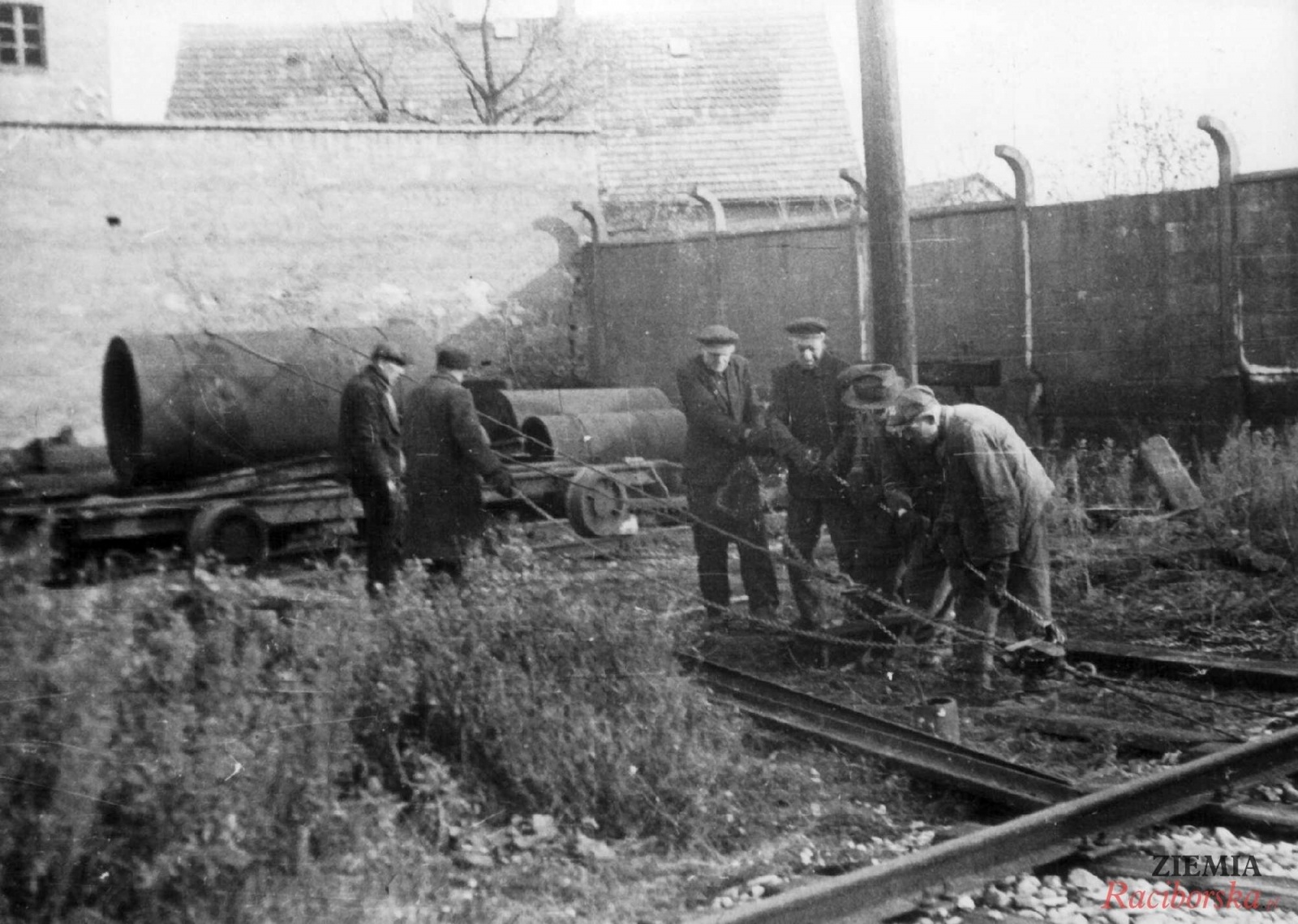 Zdjęcie w galerii na portalu naszraciborz.pl: Tak będzie ze wszystkimi! Sowieckie zbrodnie w Raciborzu 1945 r. wiadomości z regionu