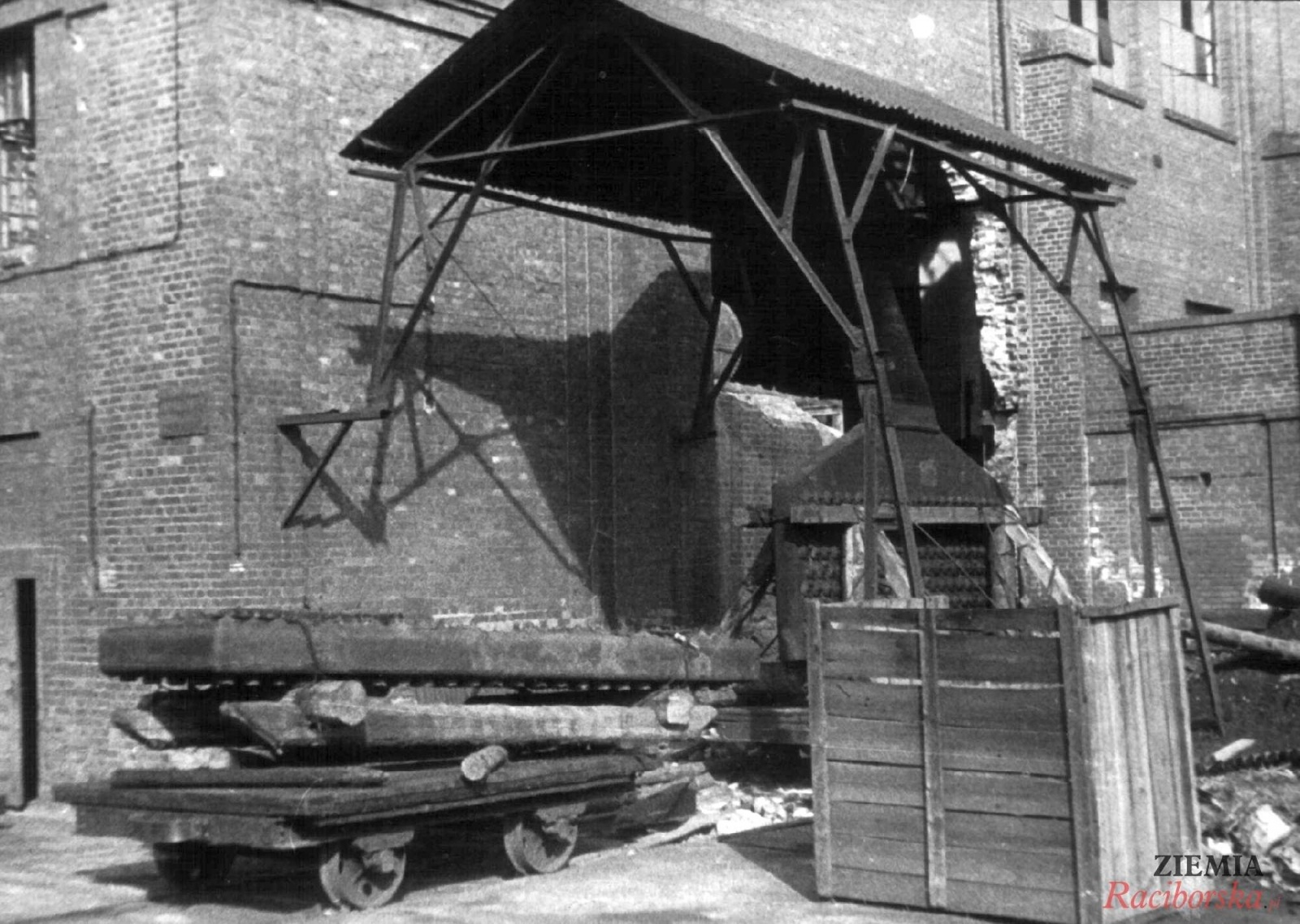 Zdjęcie w galerii na portalu naszraciborz.pl: Tak będzie ze wszystkimi! Sowieckie zbrodnie w Raciborzu 1945 r. wiadomości z regionu