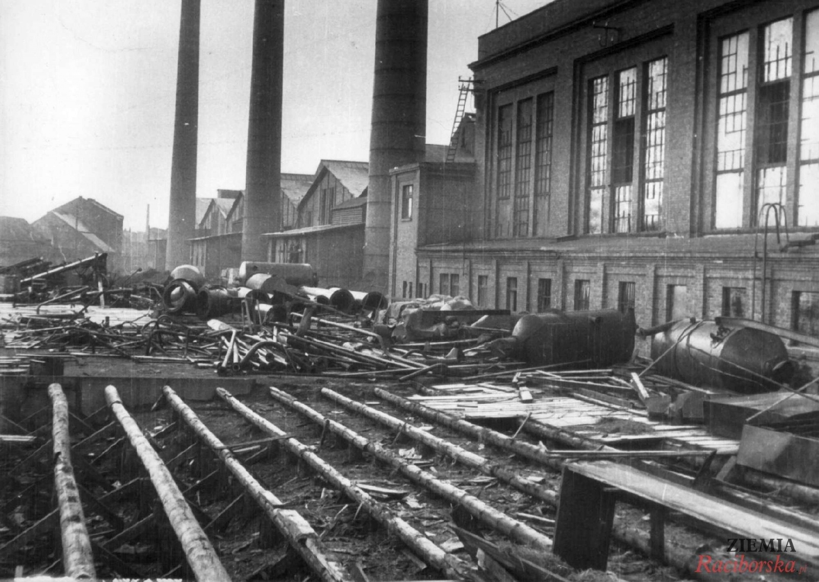 Zdjęcie w galerii na portalu naszraciborz.pl: Tak będzie ze wszystkimi! Sowieckie zbrodnie w Raciborzu 1945 r. wiadomości z regionu