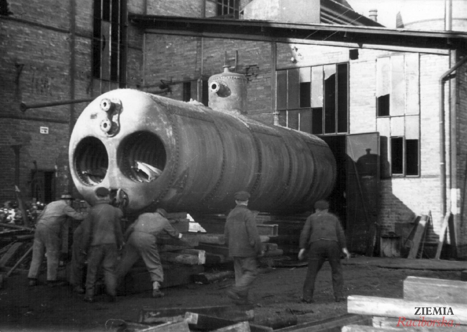 Zdjęcie w galerii na portalu naszraciborz.pl: Tak będzie ze wszystkimi! Sowieckie zbrodnie w Raciborzu 1945 r. wiadomości z regionu