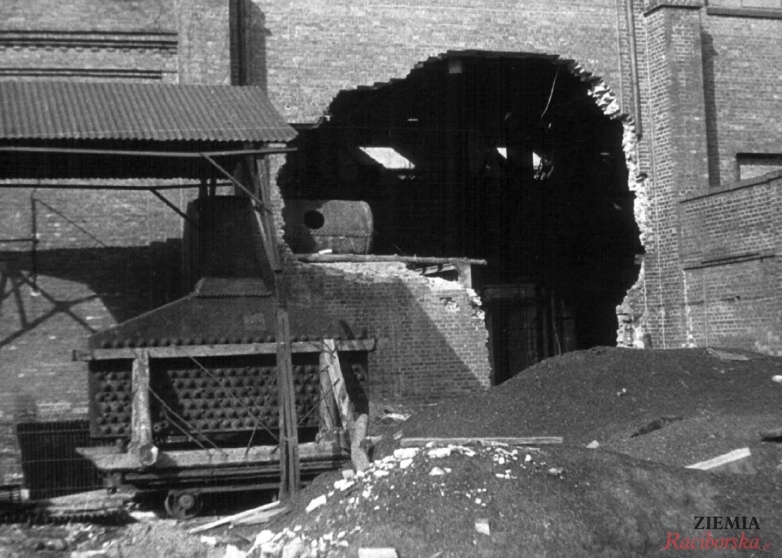 Zdjęcie w galerii na portalu naszraciborz.pl: Tak będzie ze wszystkimi! Sowieckie zbrodnie w Raciborzu 1945 r. wiadomości z regionu