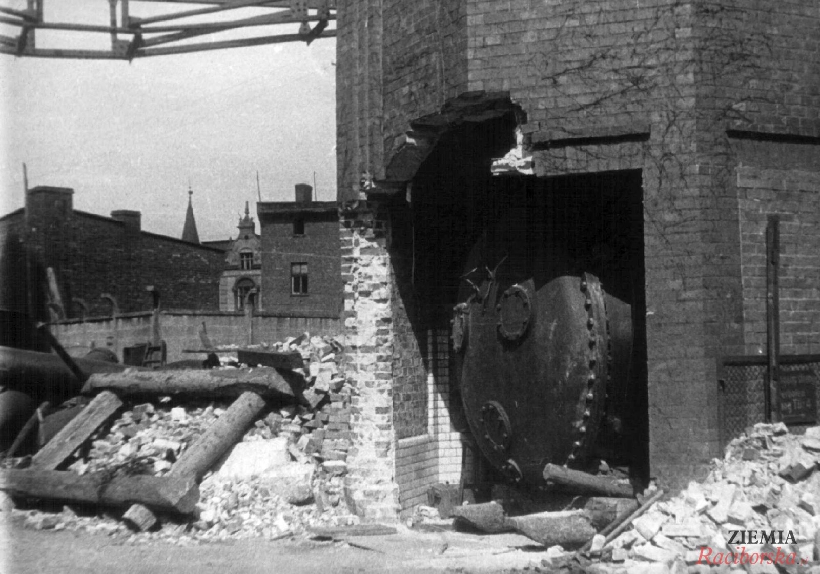 Zdjęcie w galerii na portalu naszraciborz.pl: Tak będzie ze wszystkimi! Sowieckie zbrodnie w Raciborzu 1945 r. wiadomości z regionu