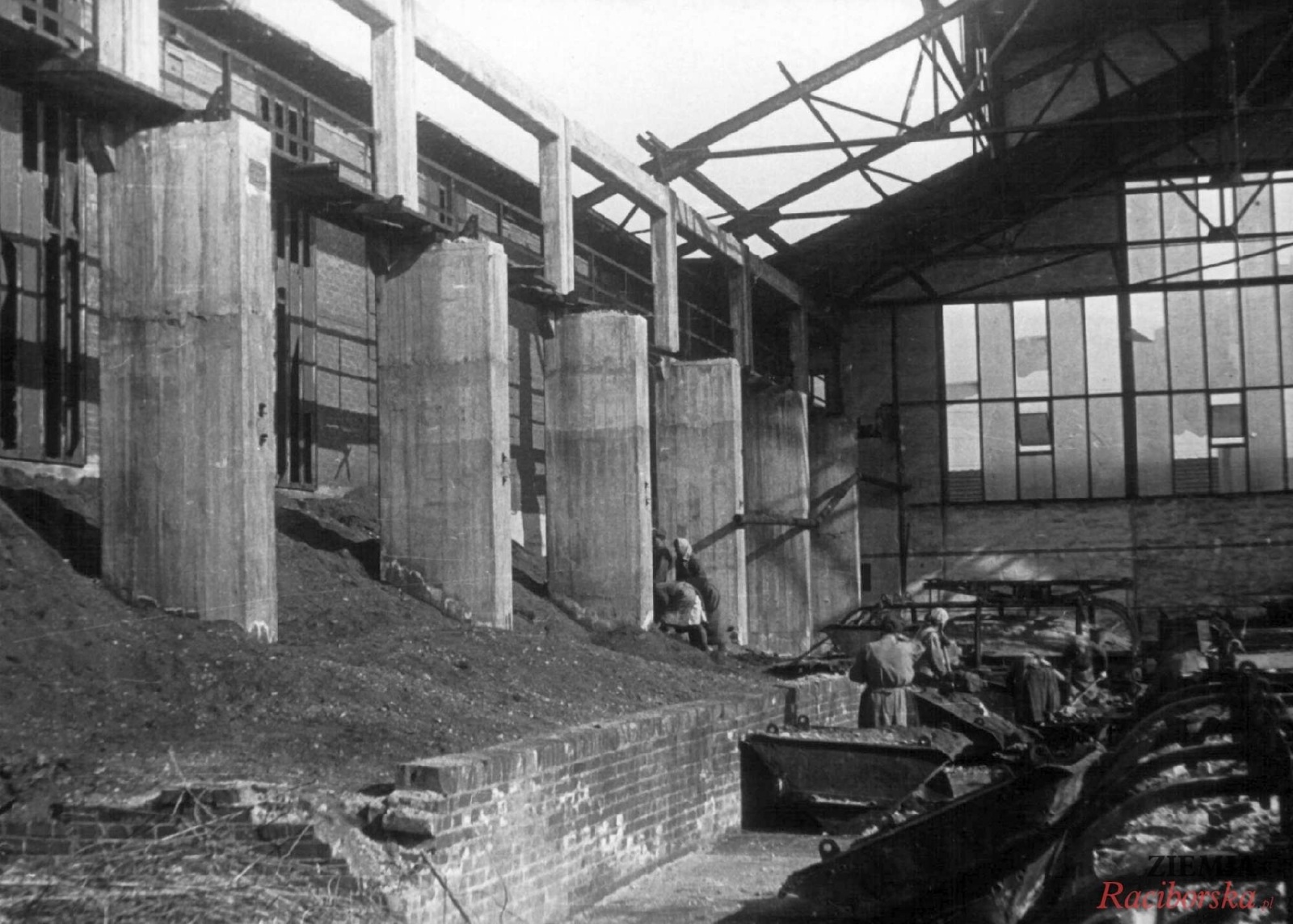 Zdjęcie w galerii na portalu naszraciborz.pl: Tak będzie ze wszystkimi! Sowieckie zbrodnie w Raciborzu 1945 r. wiadomości z regionu