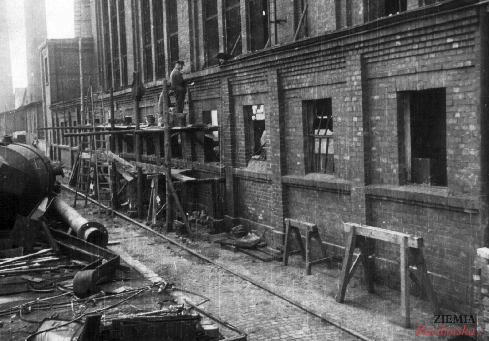 Zdjęcie w galerii na portalu naszraciborz.pl: Tak będzie ze wszystkimi! Sowieckie zbrodnie w Raciborzu 1945 r. wiadomości z regionu