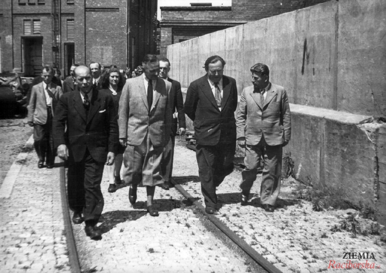 Zdjęcie w galerii na portalu naszraciborz.pl: Tak będzie ze wszystkimi! Sowieckie zbrodnie w Raciborzu 1945 r. wiadomości z regionu