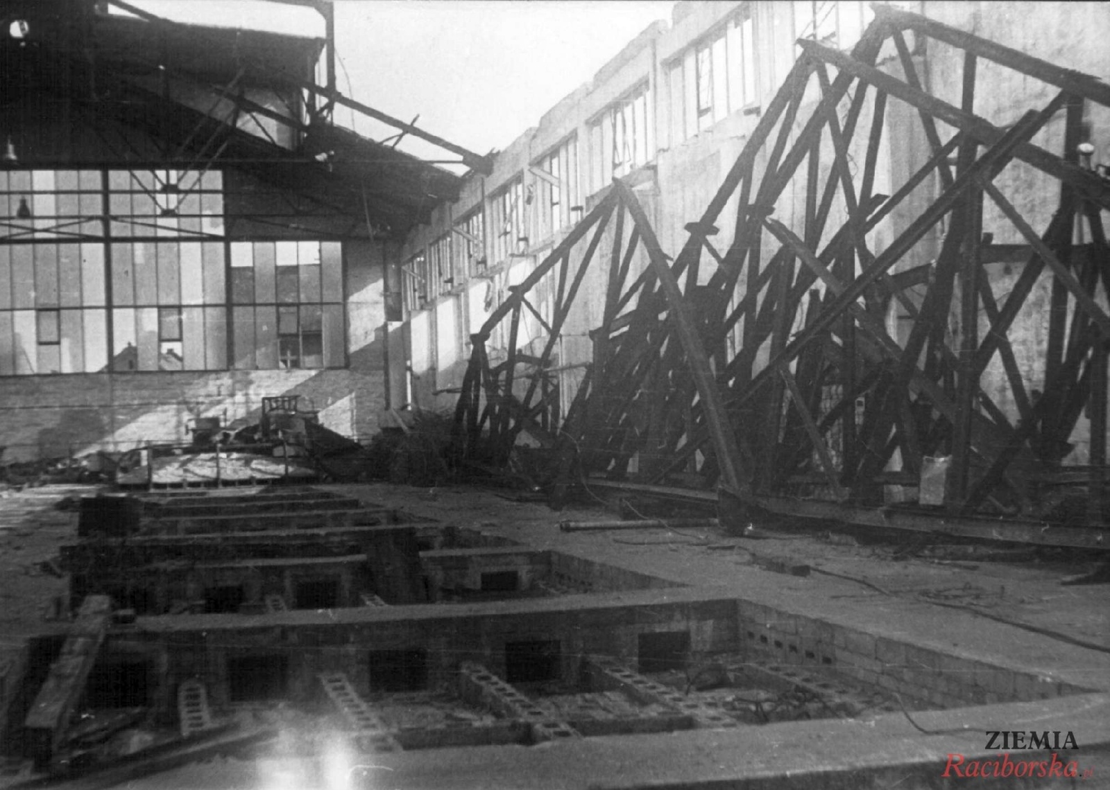 Zdjęcie w galerii na portalu naszraciborz.pl: Tak będzie ze wszystkimi! Sowieckie zbrodnie w Raciborzu 1945 r. wiadomości z regionu