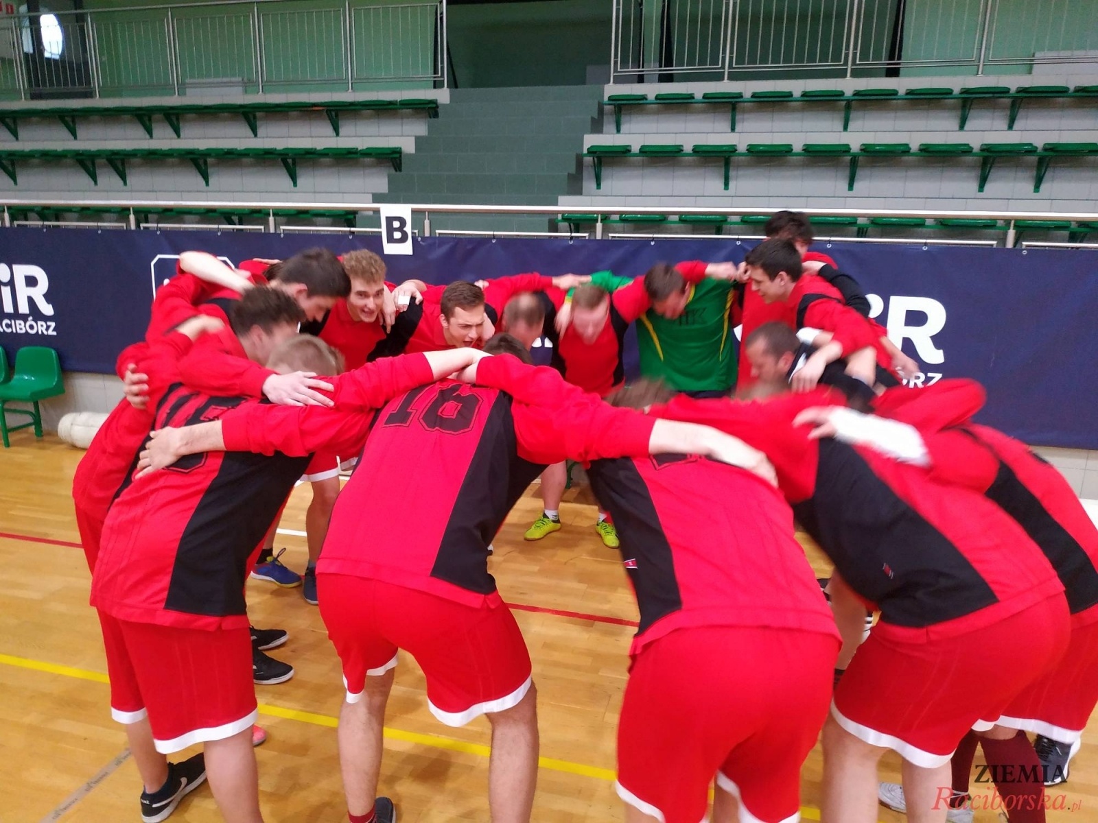 Zdjęcie w galerii na portalu naszraciborz.pl: Finał rejonowy szczypiorniaka w Arenie Rafako wiadomości z regionu