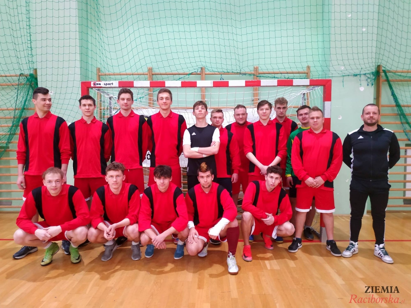 Zdjęcie w galerii na portalu naszraciborz.pl: Finał rejonowy szczypiorniaka w Arenie Rafako wiadomości z regionu