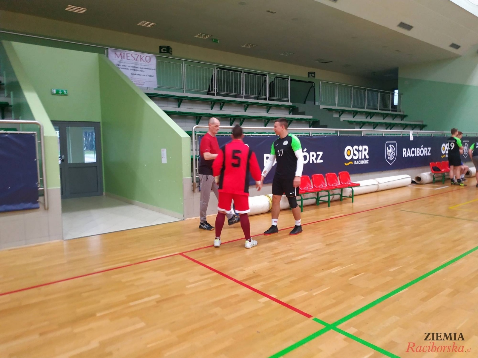 Zdjęcie w galerii na portalu naszraciborz.pl: Finał rejonowy szczypiorniaka w Arenie Rafako wiadomości z regionu