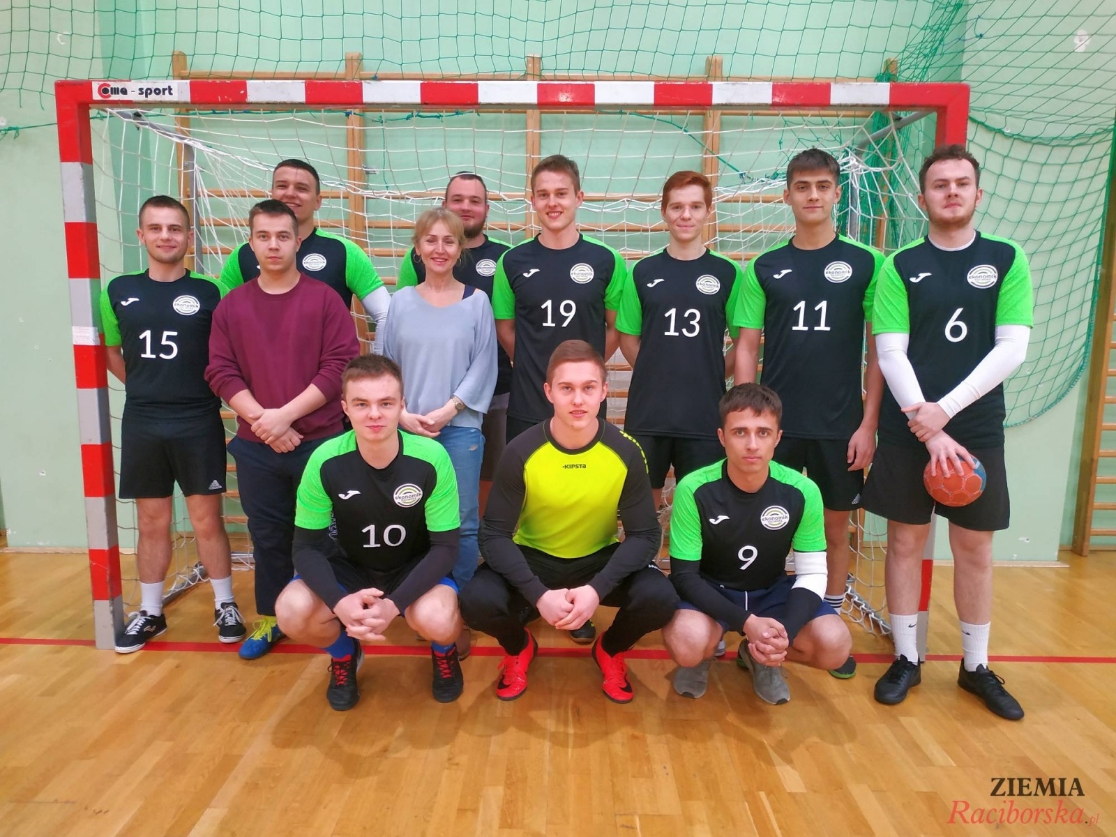 Zdjęcie w galerii na portalu naszraciborz.pl: Finał rejonowy szczypiorniaka w Arenie Rafako wiadomości z regionu