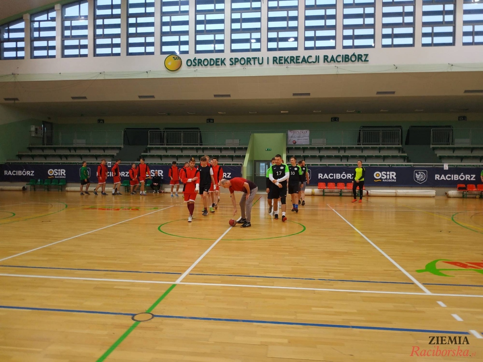 Zdjęcie w galerii na portalu naszraciborz.pl: Finał rejonowy szczypiorniaka w Arenie Rafako wiadomości z regionu