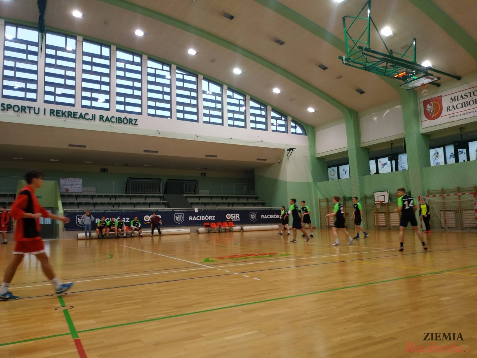 Zdjęcie w galerii na portalu naszraciborz.pl: Finał rejonowy szczypiorniaka w Arenie Rafako wiadomości z regionu