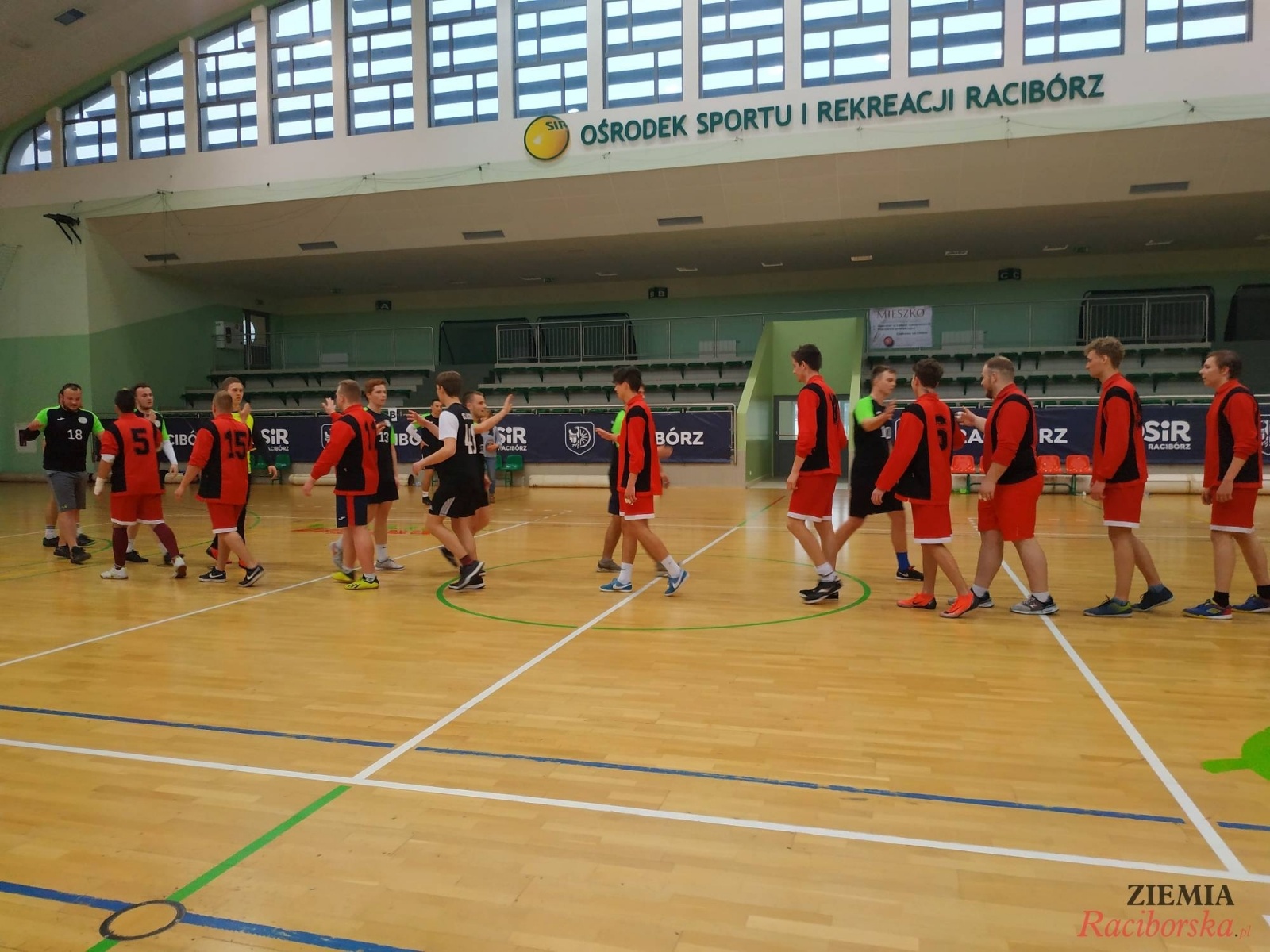 Zdjęcie w galerii na portalu naszraciborz.pl: Finał rejonowy szczypiorniaka w Arenie Rafako wiadomości z regionu