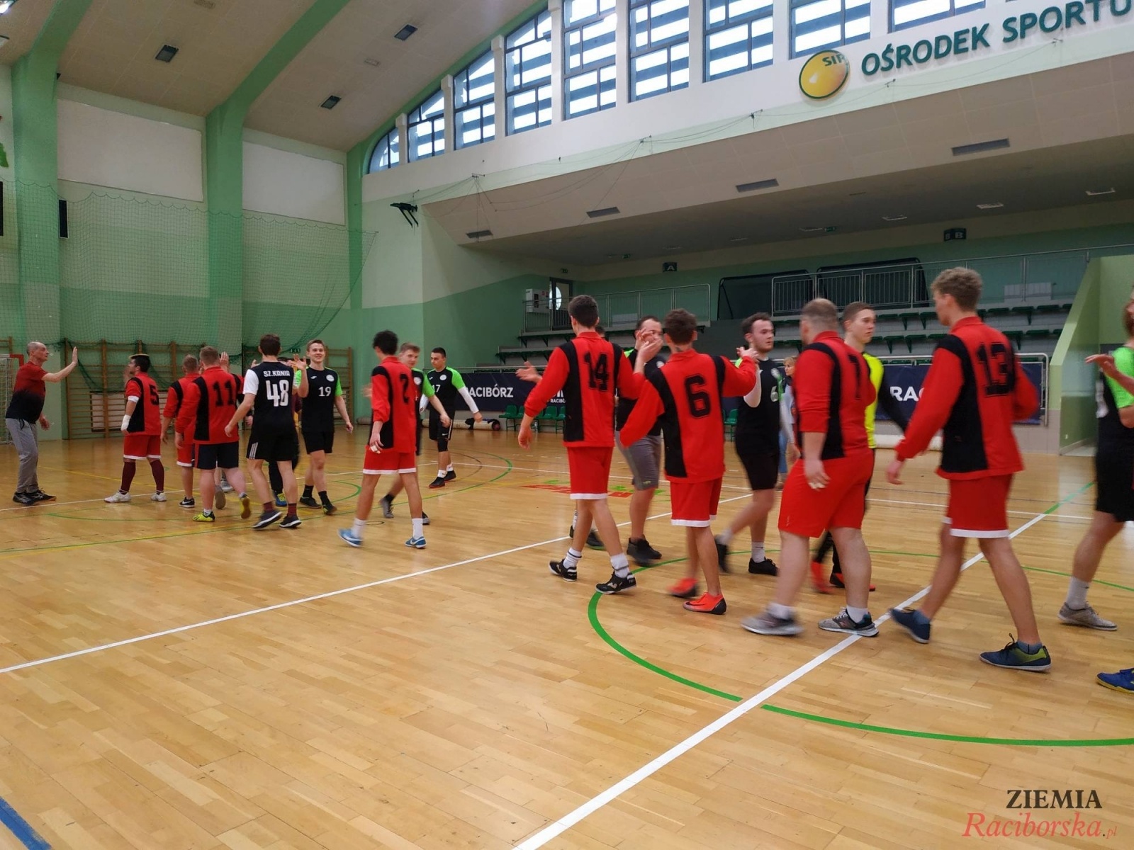 Zdjęcie w galerii na portalu naszraciborz.pl: Finał rejonowy szczypiorniaka w Arenie Rafako wiadomości z regionu