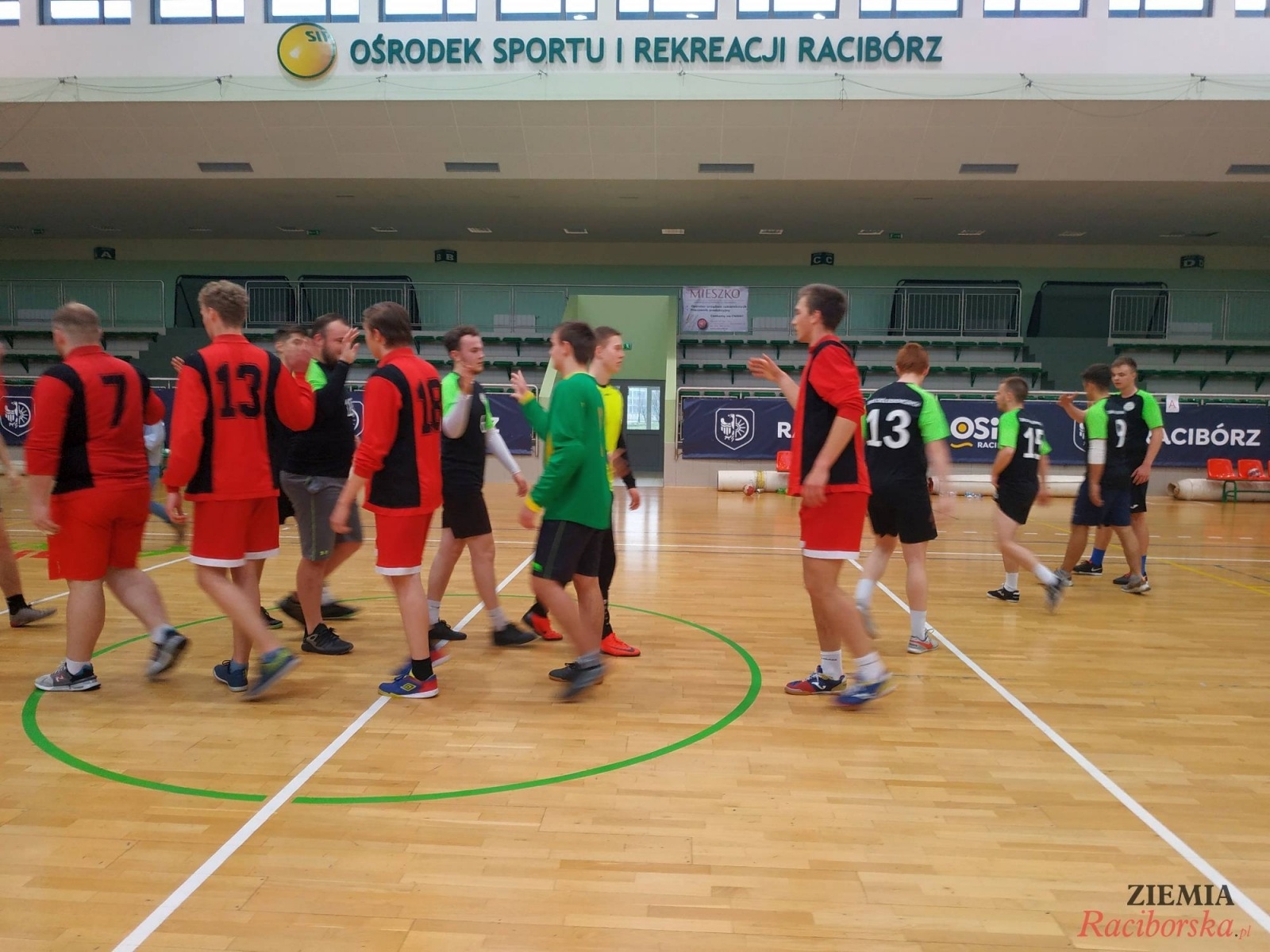 Zdjęcie w galerii na portalu naszraciborz.pl: Finał rejonowy szczypiorniaka w Arenie Rafako wiadomości z regionu