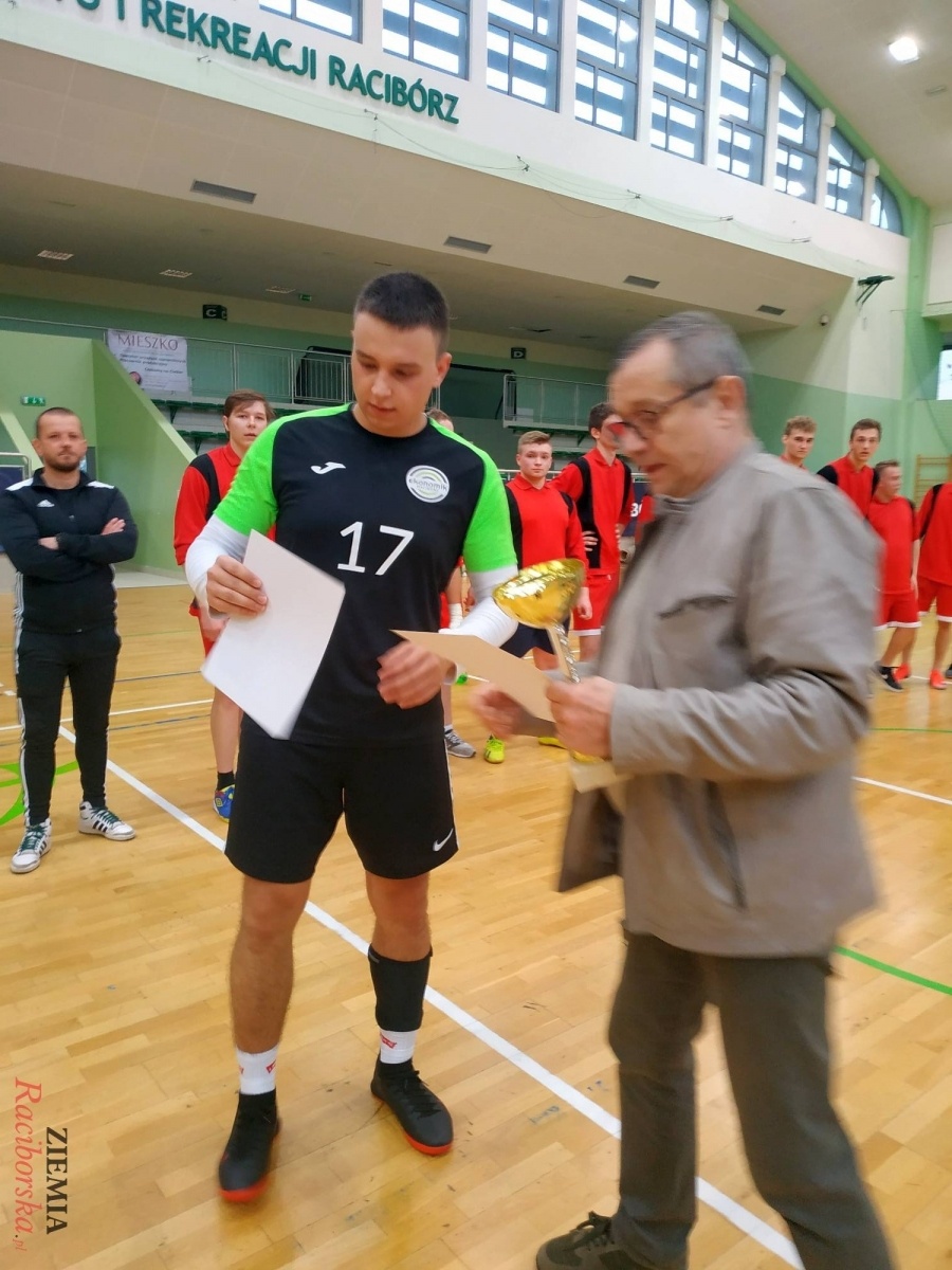Zdjęcie w galerii na portalu naszraciborz.pl: Finał rejonowy szczypiorniaka w Arenie Rafako wiadomości z regionu