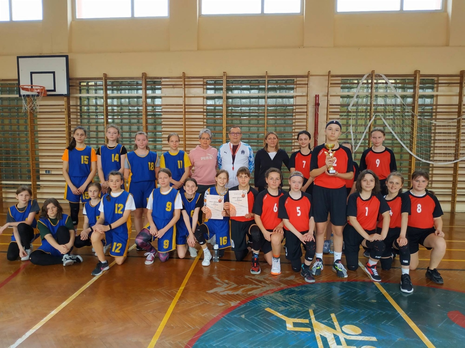 Zdjęcie w galerii na portalu naszraciborz.pl: SP 13 najlepsza w minikoszykówce dziewcząt wiadomości z regionu