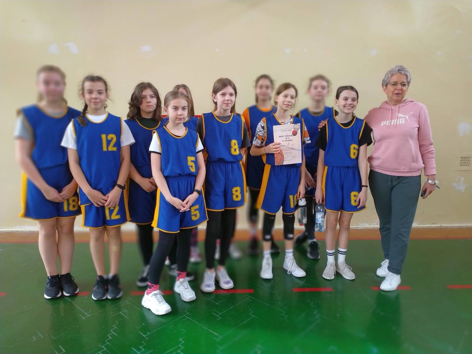 Zdjęcie w galerii na portalu naszraciborz.pl: SP 13 najlepsza w minikoszykówce dziewcząt wiadomości z regionu