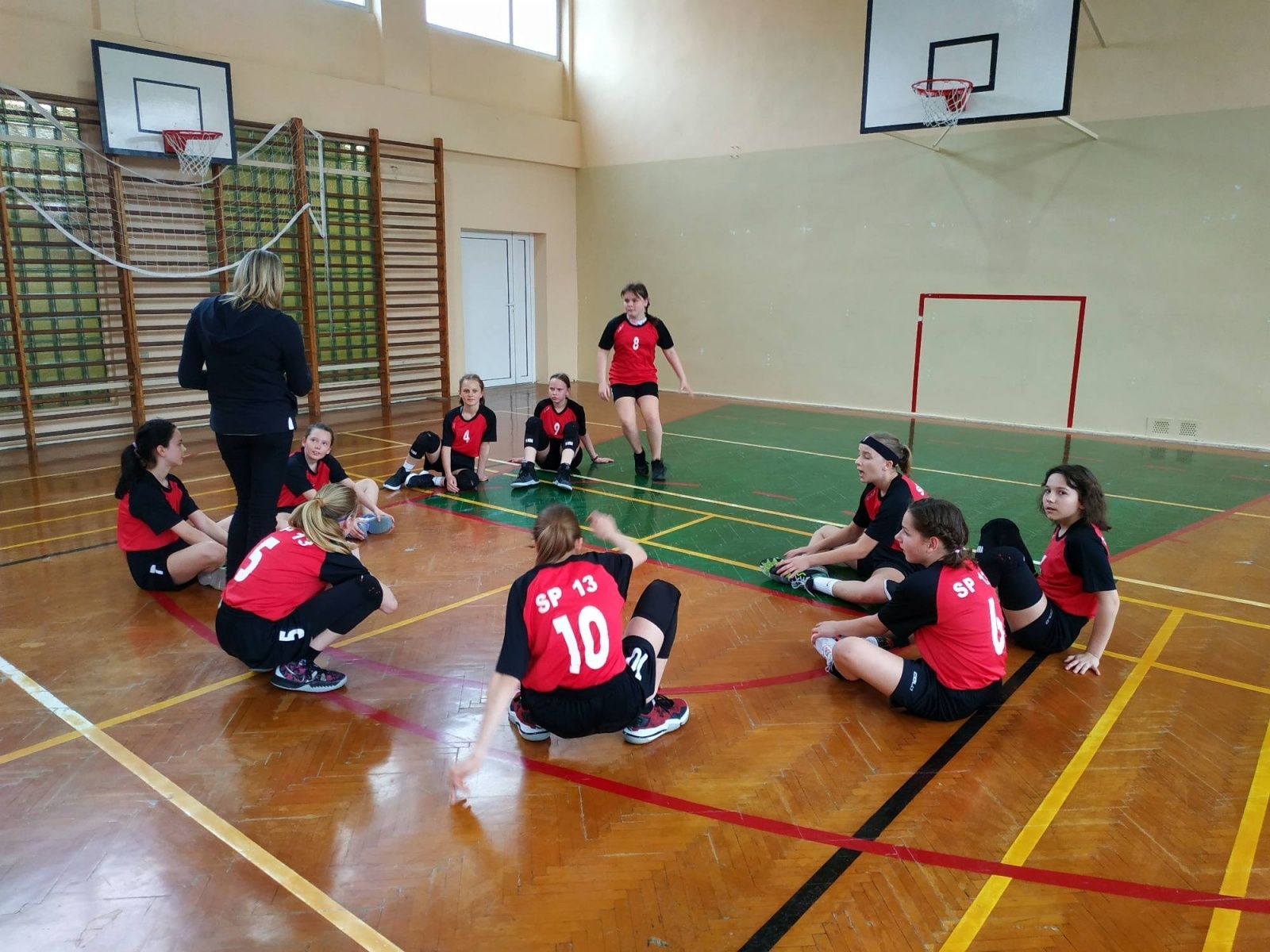 Zdjęcie w galerii na portalu naszraciborz.pl: SP 13 najlepsza w minikoszykówce dziewcząt wiadomości z regionu