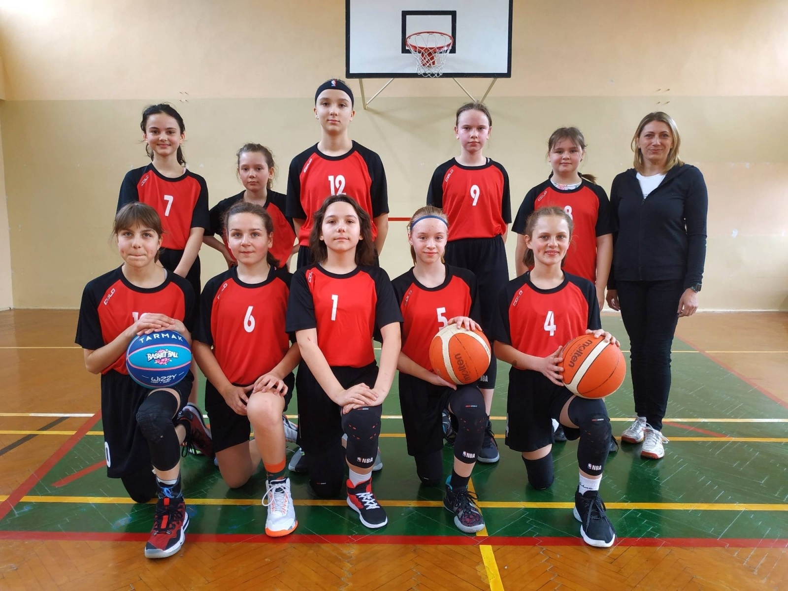 Zdjęcie w galerii na portalu naszraciborz.pl: SP 13 najlepsza w minikoszykówce dziewcząt wiadomości z regionu