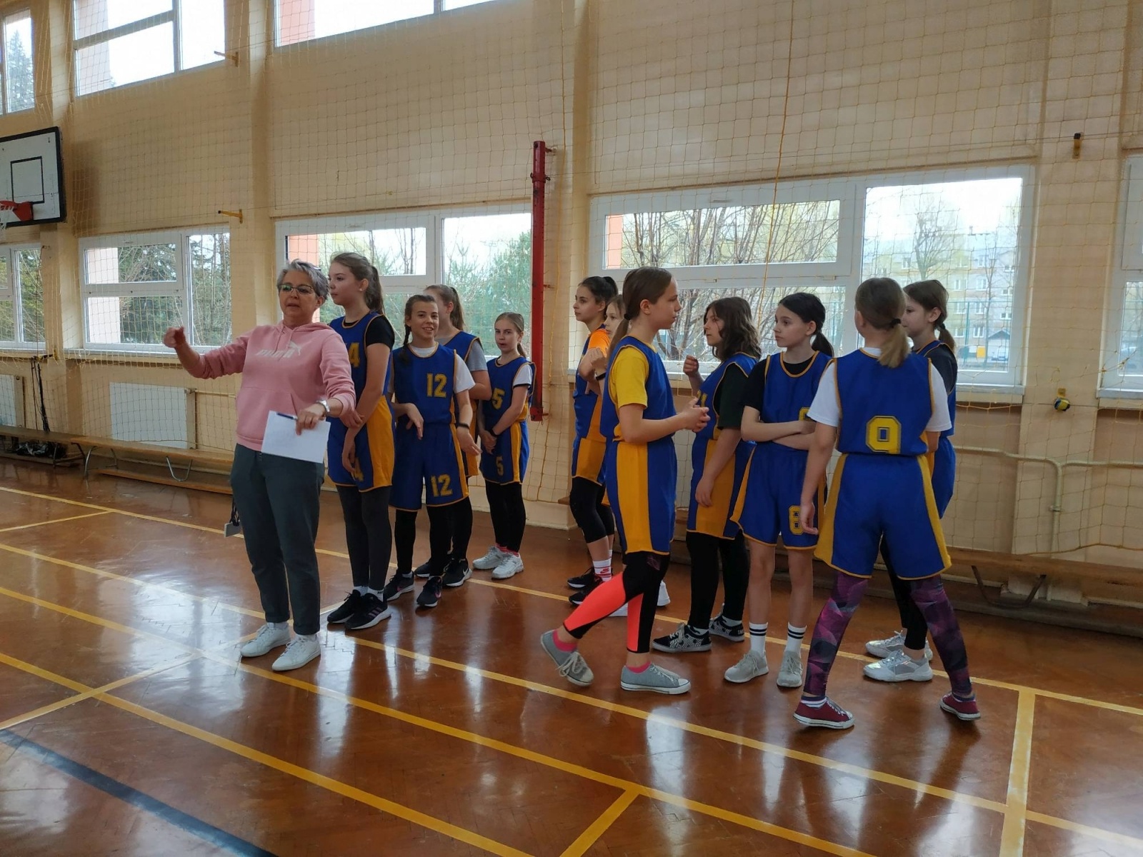 Zdjęcie w galerii na portalu naszraciborz.pl: SP 13 najlepsza w minikoszykówce dziewcząt wiadomości z regionu