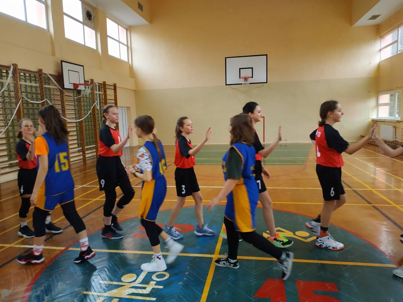 Zdjęcie w galerii na portalu naszraciborz.pl: SP 13 najlepsza w minikoszykówce dziewcząt wiadomości z regionu