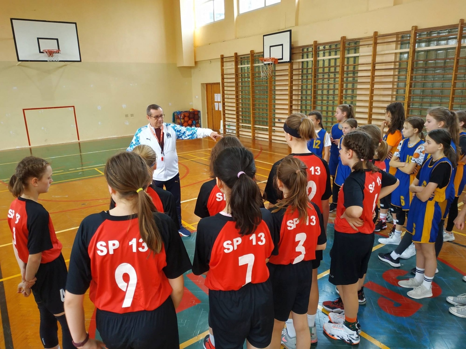 Zdjęcie w galerii na portalu naszraciborz.pl: SP 13 najlepsza w minikoszykówce dziewcząt wiadomości z regionu