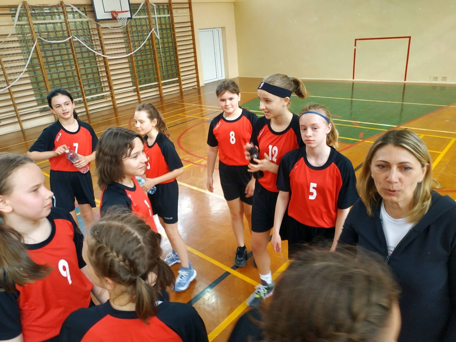 Zdjęcie w galerii na portalu naszraciborz.pl: SP 13 najlepsza w minikoszykówce dziewcząt wiadomości z regionu