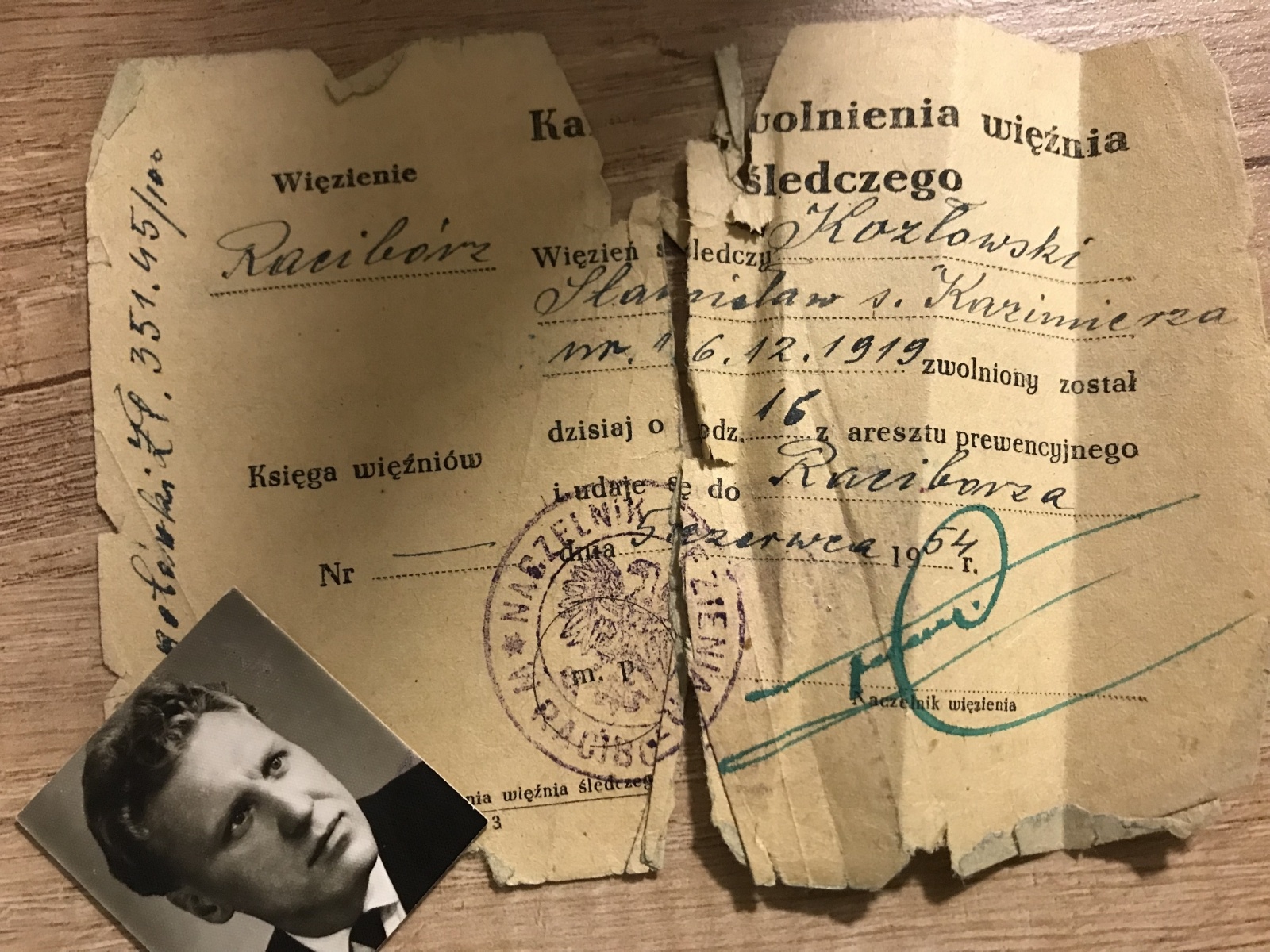 Zdjęcie w galerii na portalu naszraciborz.pl: Cokolwiek by mnie spotkać miało. Powstaje album poświęcony żołnierzom Polskiego Państwa Podziemnego zamieszkałym na ziemi raciborskiej wiadomości z regionu