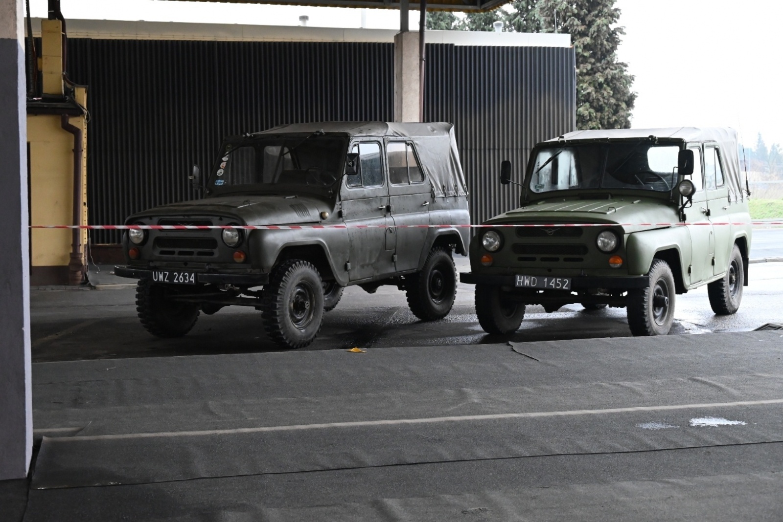 Zdjęcie w galerii na portalu naszraciborz.pl: Chałupki znów przeniosły się do czasów PRL. Na przejściu granicznym kręcili film wiadomości z regionu