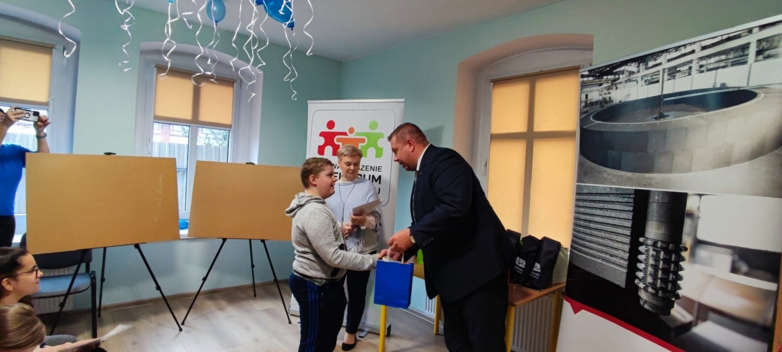 Zdjęcie w galerii na portalu naszraciborz.pl: AUTYZM – wiem i rozumiem. Wręczono nagrody [WIDEO] wiadomości z regionu