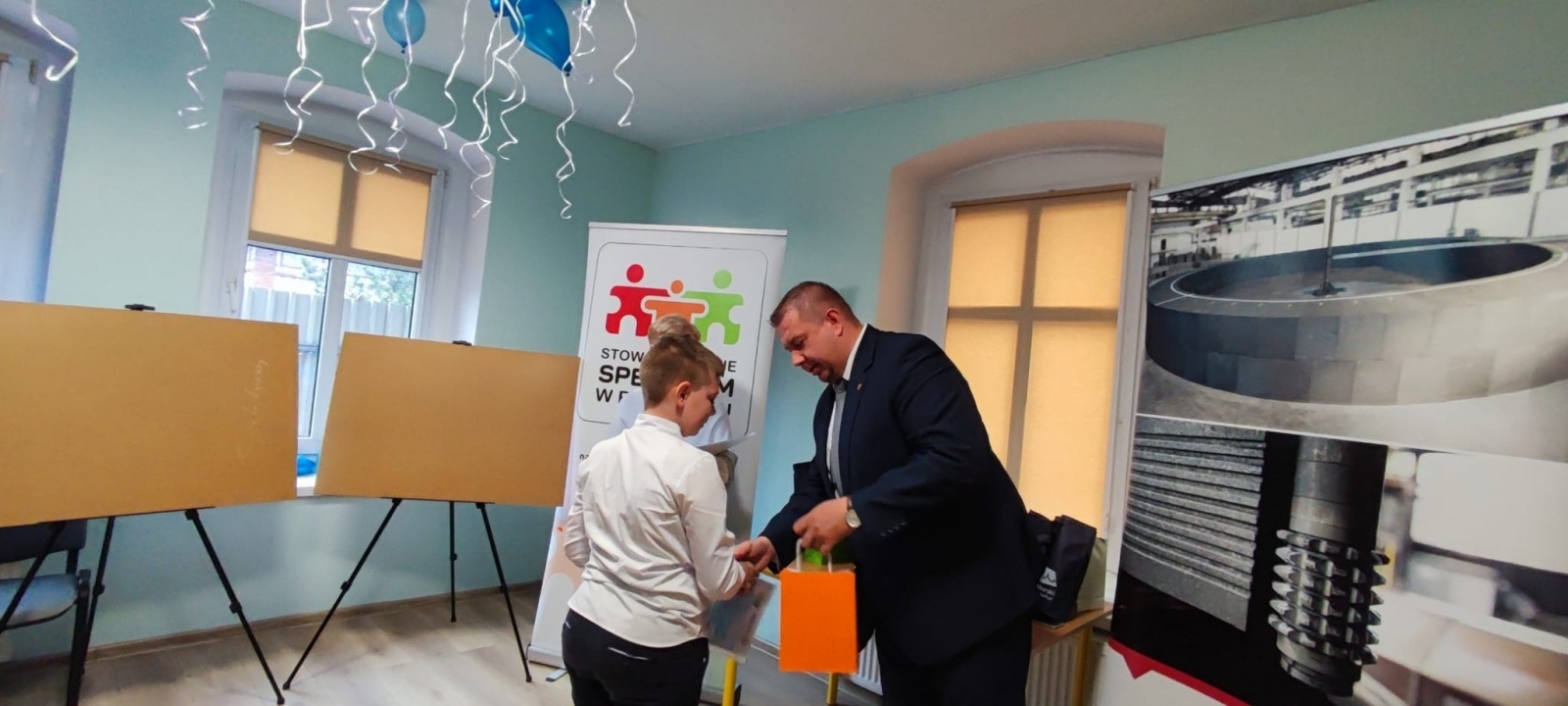 Zdjęcie w galerii na portalu naszraciborz.pl: AUTYZM – wiem i rozumiem. Wręczono nagrody [WIDEO] wiadomości z regionu