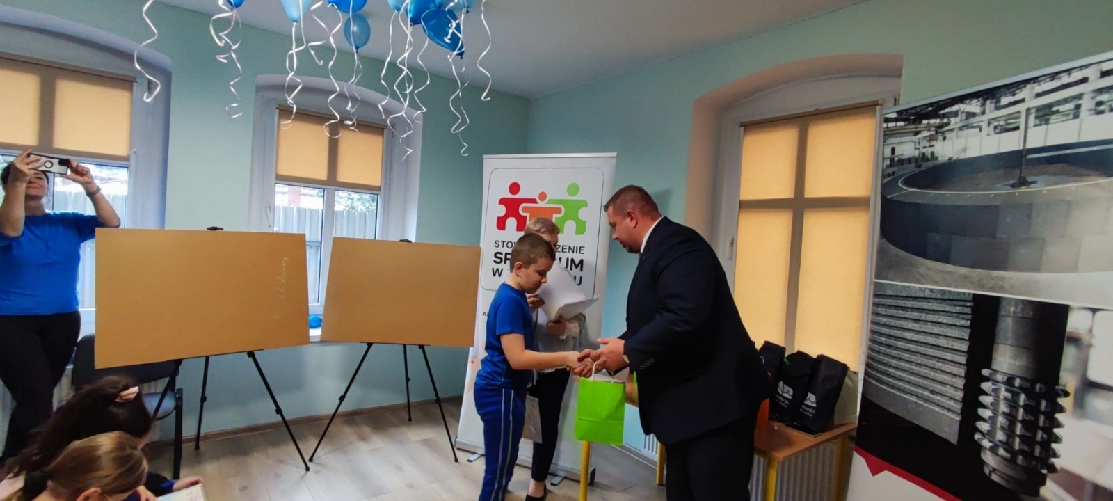 Zdjęcie w galerii na portalu naszraciborz.pl: AUTYZM – wiem i rozumiem. Wręczono nagrody [WIDEO] wiadomości z regionu