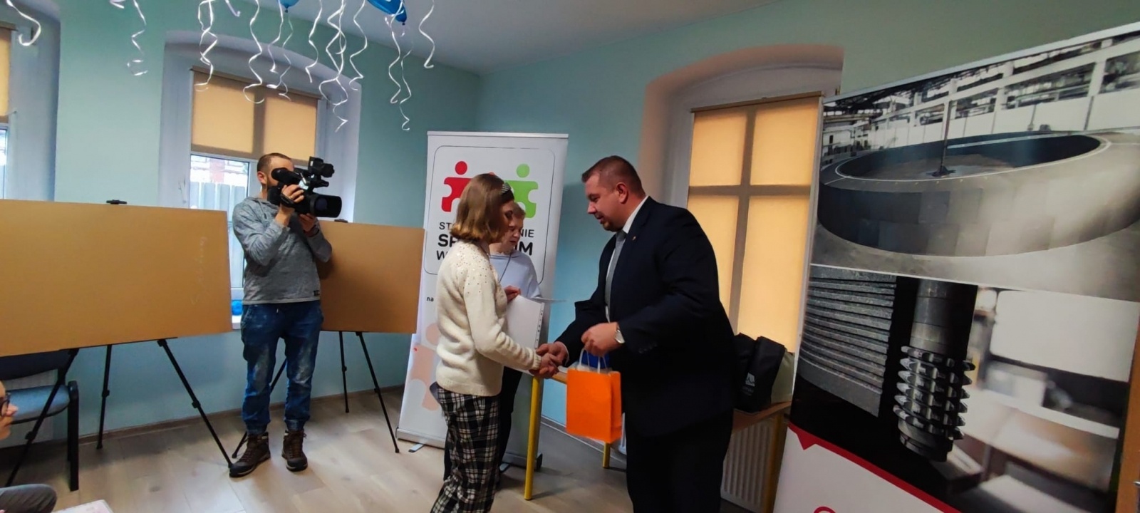 Zdjęcie w galerii na portalu naszraciborz.pl: AUTYZM – wiem i rozumiem. Wręczono nagrody [WIDEO] wiadomości z regionu