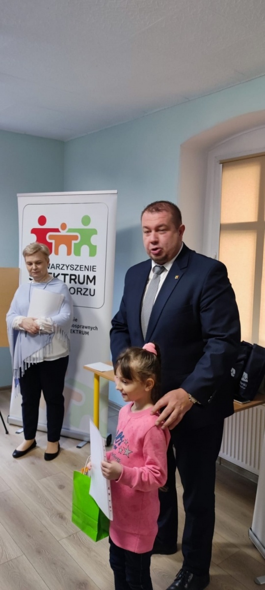 Zdjęcie w galerii na portalu naszraciborz.pl: AUTYZM – wiem i rozumiem. Wręczono nagrody [WIDEO] wiadomości z regionu