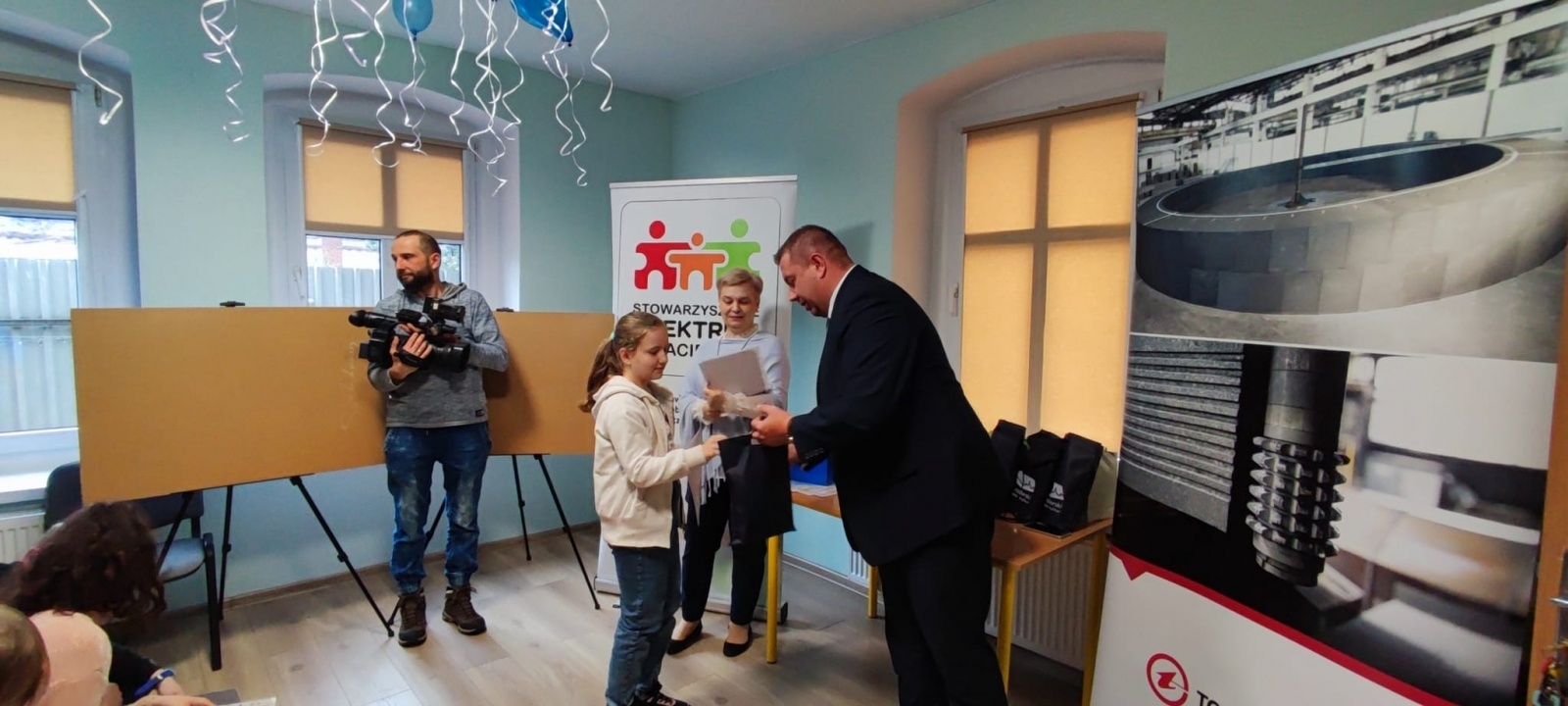 Zdjęcie w galerii na portalu naszraciborz.pl: AUTYZM – wiem i rozumiem. Wręczono nagrody [WIDEO] wiadomości z regionu