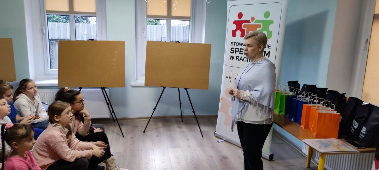 Zdjęcie w galerii na portalu naszraciborz.pl: AUTYZM – wiem i rozumiem. Wręczono nagrody [WIDEO] wiadomości z regionu