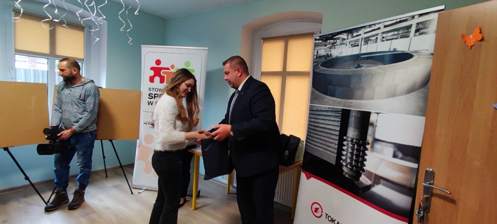 Zdjęcie w galerii na portalu naszraciborz.pl: AUTYZM – wiem i rozumiem. Wręczono nagrody [WIDEO] wiadomości z regionu