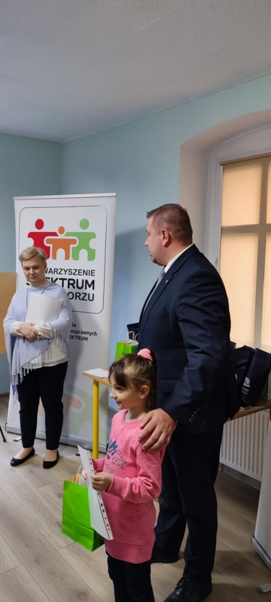 Zdjęcie w galerii na portalu naszraciborz.pl: AUTYZM – wiem i rozumiem. Wręczono nagrody [WIDEO] wiadomości z regionu