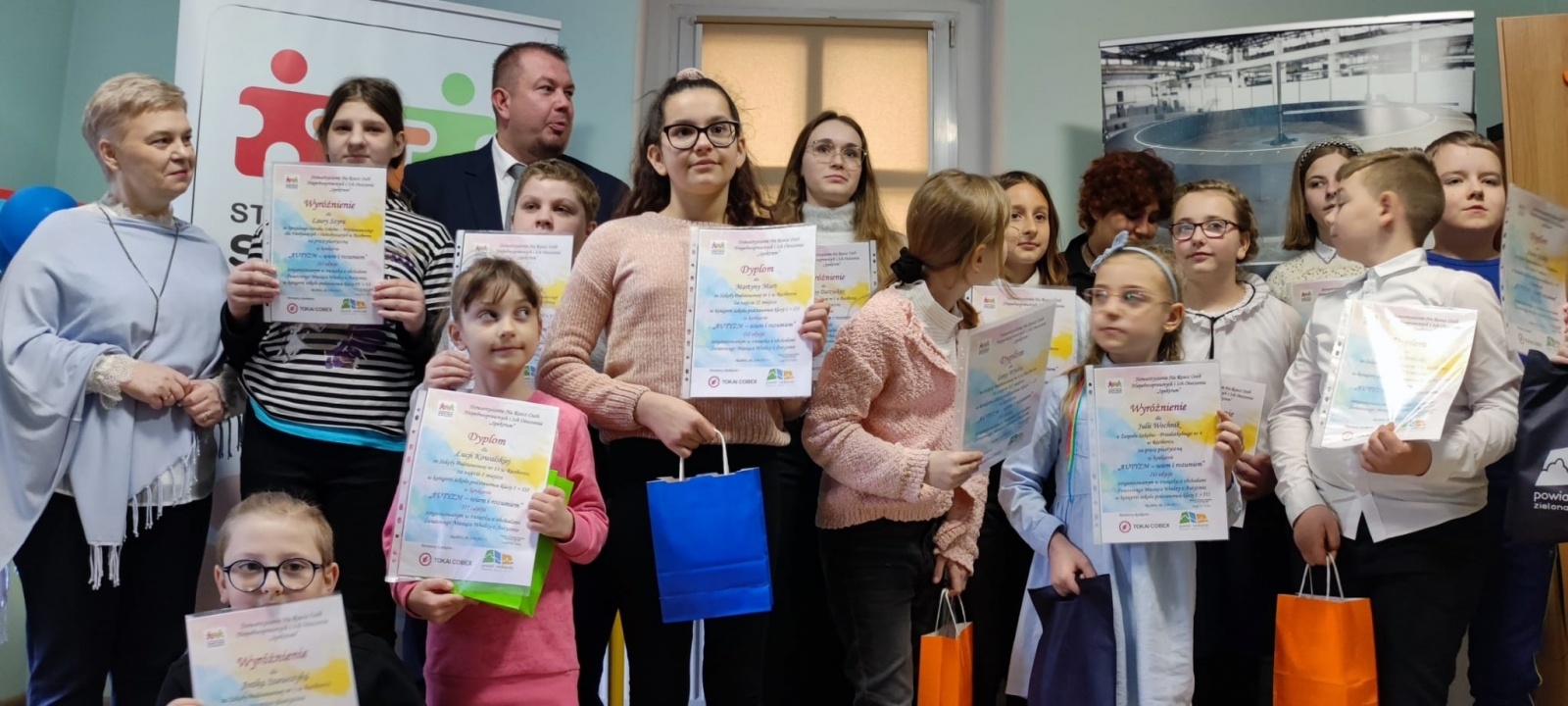 Zdjęcie w galerii na portalu naszraciborz.pl: AUTYZM – wiem i rozumiem. Wręczono nagrody [WIDEO] wiadomości z regionu