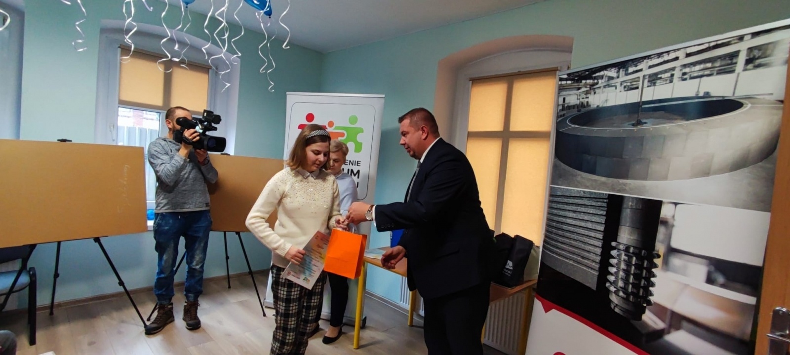 Zdjęcie w galerii na portalu naszraciborz.pl: AUTYZM – wiem i rozumiem. Wręczono nagrody [WIDEO] wiadomości z regionu