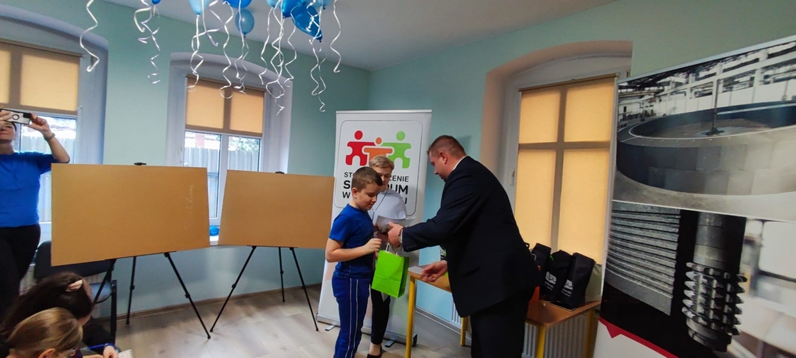 Zdjęcie w galerii na portalu naszraciborz.pl: AUTYZM – wiem i rozumiem. Wręczono nagrody [WIDEO] wiadomości z regionu