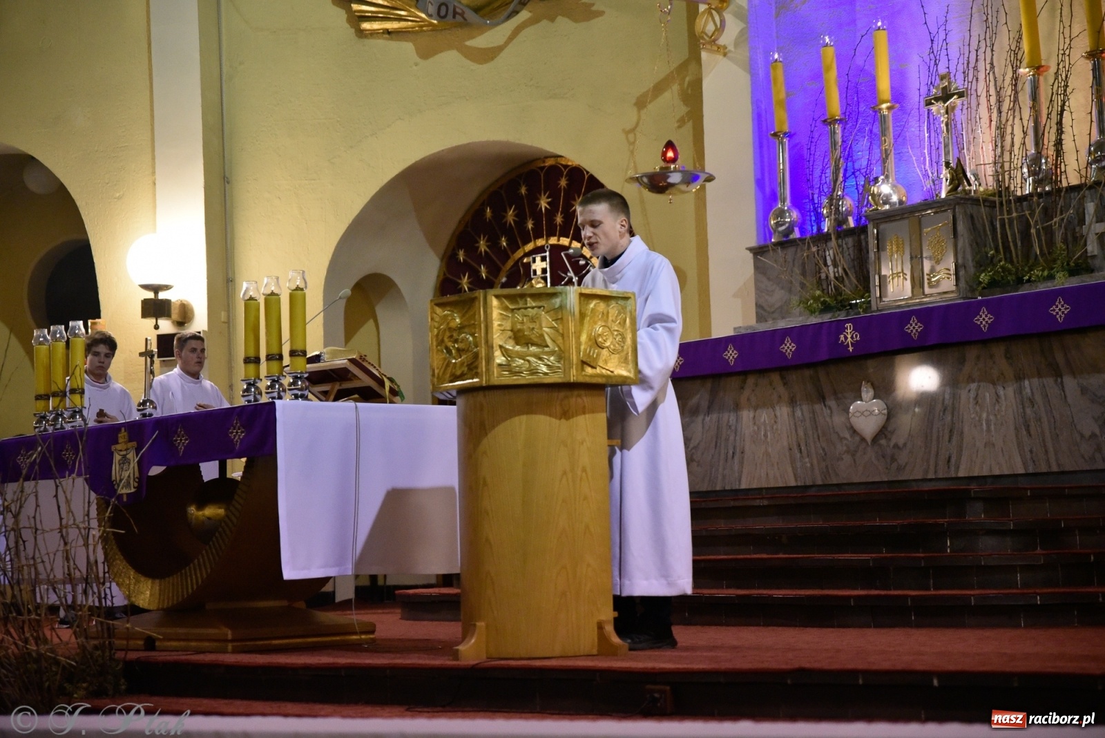 Zdjęcie w galerii na portalu naszraciborz.pl: Szacunek. Wierni z Raciborza wyruszyli na trasę Ekstremalnej Drogi Krzyżowej wiadomości z regionu