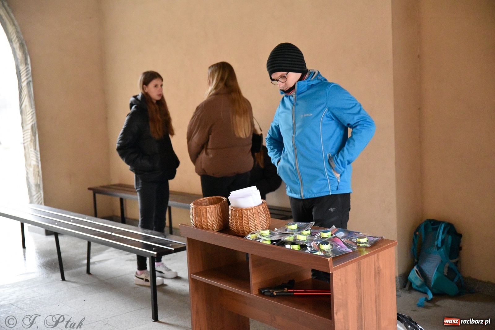 Zdjęcie w galerii na portalu naszraciborz.pl: Szacunek. Wierni z Raciborza wyruszyli na trasę Ekstremalnej Drogi Krzyżowej wiadomości z regionu