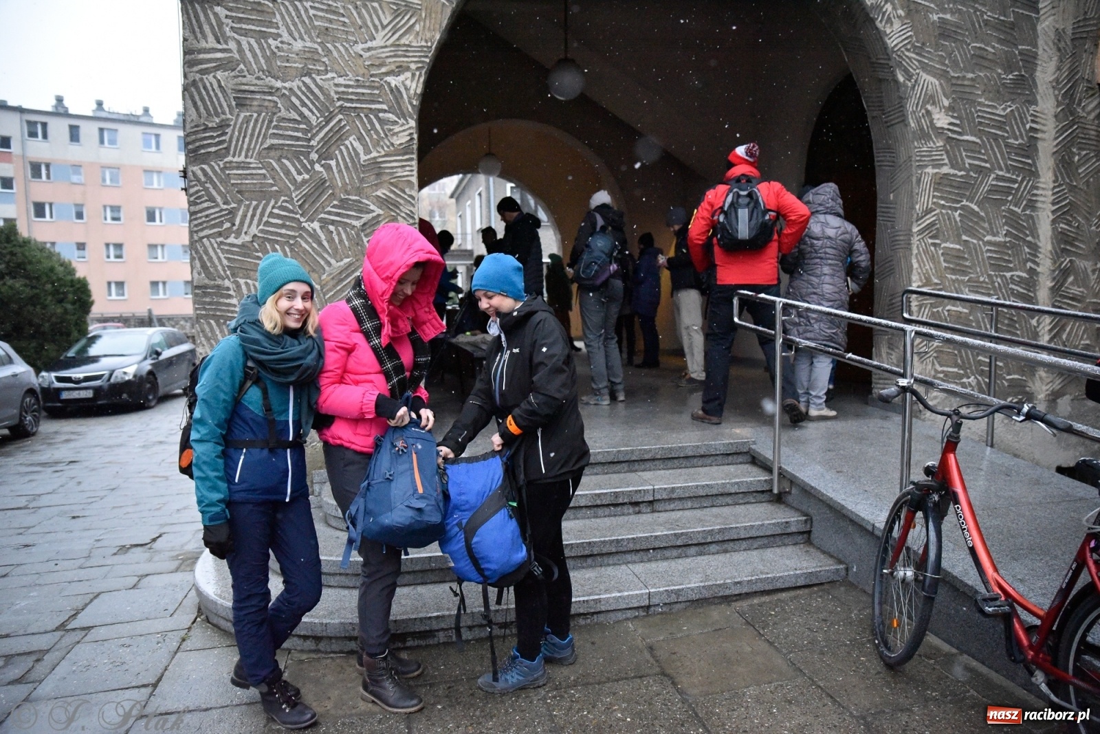 Zdjęcie w galerii na portalu naszraciborz.pl: Szacunek. Wierni z Raciborza wyruszyli na trasę Ekstremalnej Drogi Krzyżowej wiadomości z regionu