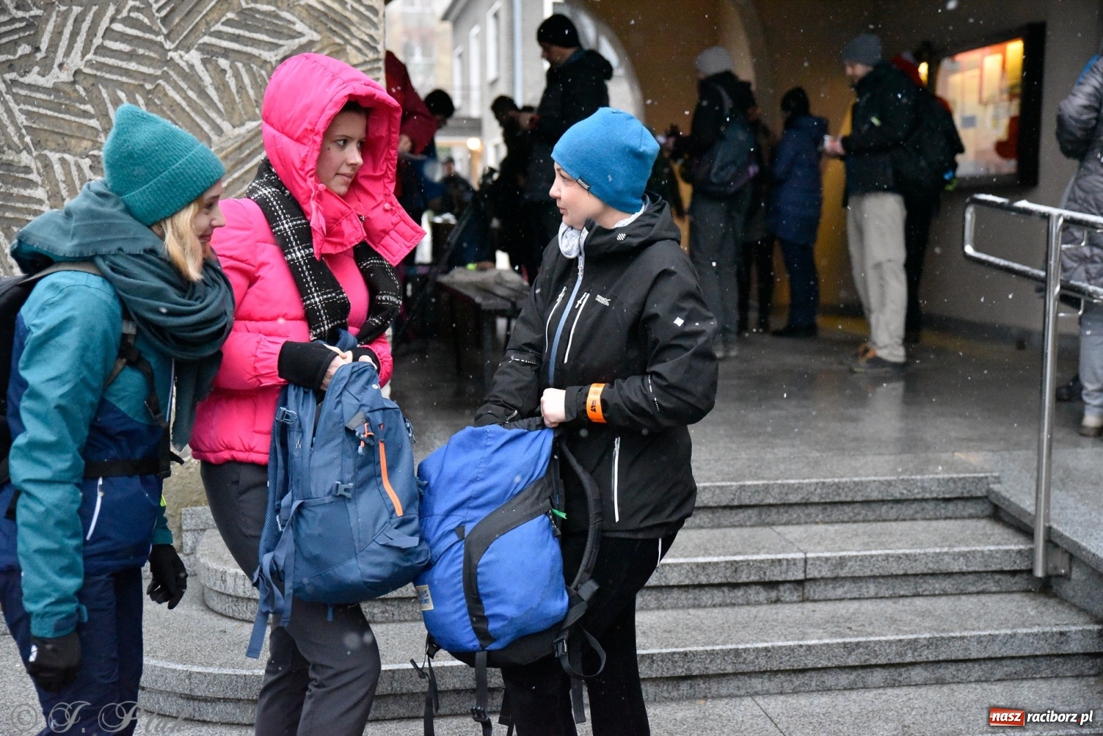 Zdjęcie w galerii na portalu naszraciborz.pl: Szacunek. Wierni z Raciborza wyruszyli na trasę Ekstremalnej Drogi Krzyżowej wiadomości z regionu