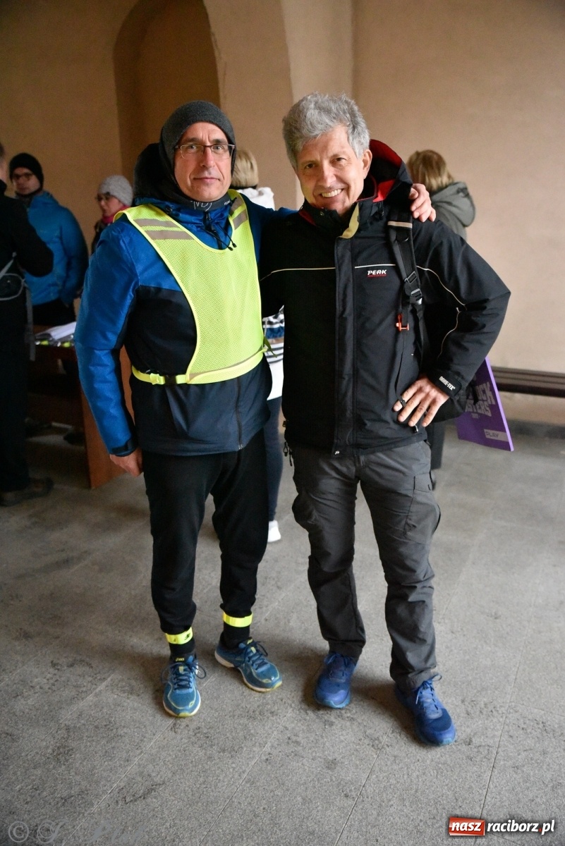 Zdjęcie w galerii na portalu naszraciborz.pl: Szacunek. Wierni z Raciborza wyruszyli na trasę Ekstremalnej Drogi Krzyżowej wiadomości z regionu