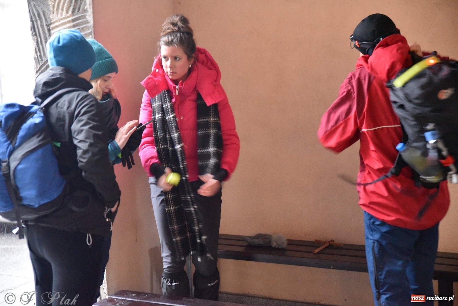 Zdjęcie w galerii na portalu naszraciborz.pl: Szacunek. Wierni z Raciborza wyruszyli na trasę Ekstremalnej Drogi Krzyżowej wiadomości z regionu