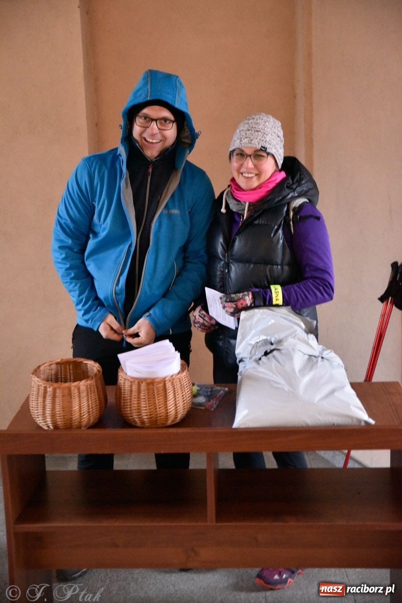 Zdjęcie w galerii na portalu naszraciborz.pl: Szacunek. Wierni z Raciborza wyruszyli na trasę Ekstremalnej Drogi Krzyżowej wiadomości z regionu